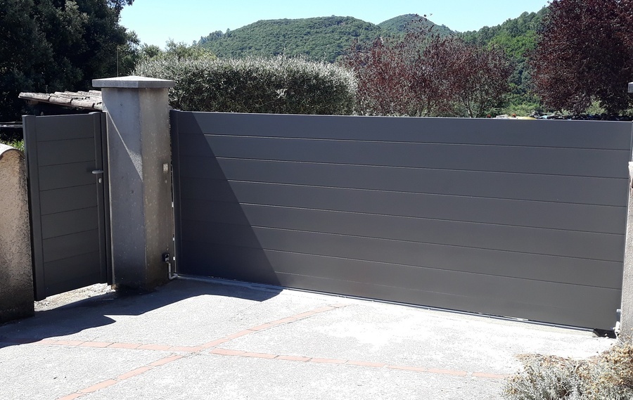 Les atouts de la gamme portail ALU de votre artisan BEYNAT FERMETURES