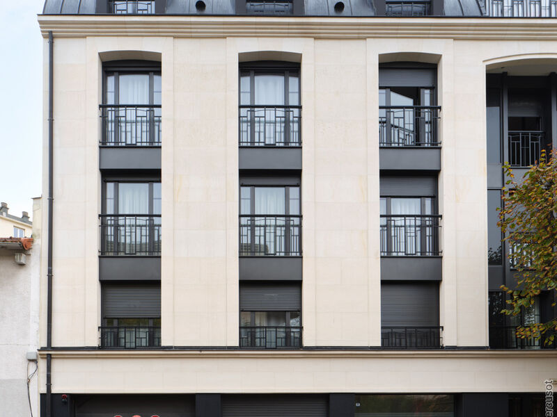 Bien choisir sa menuiserie à Neuilly-sur-Seine : bois, PVC ou aluminium ?